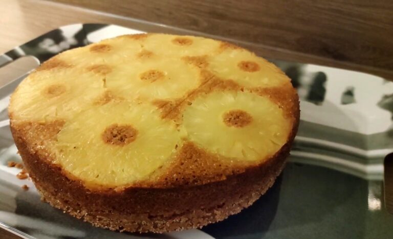 Odwrócone ciasto ananasowe