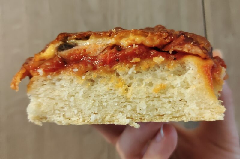 Domowa pizza na grubym cieście