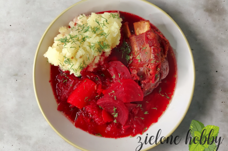 Barszcz czerwony na żeberkach