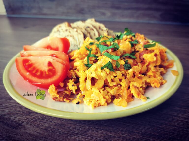 Jajecznica z chorizo