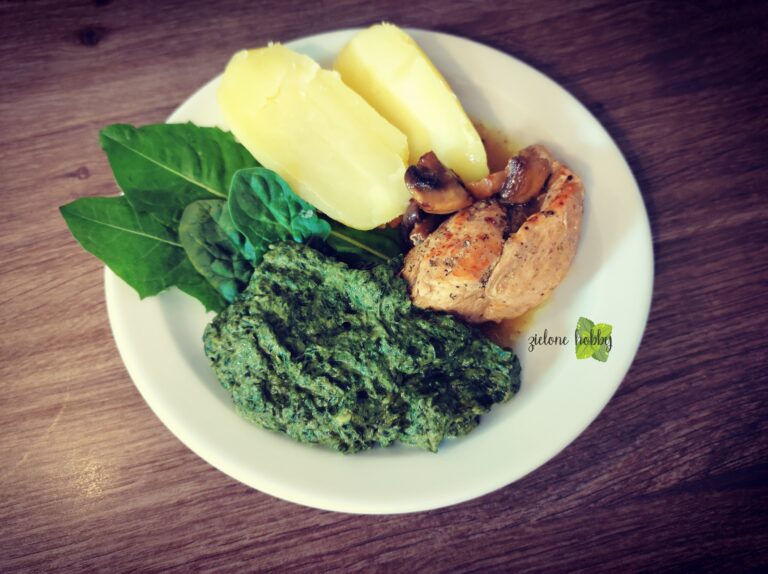 Szpinak z liśćmi mniszka lekarskiego