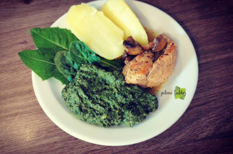 Szpinak z liśćmi mniszka lekarskiego